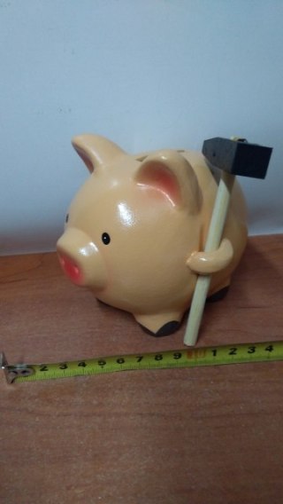 Skarbonka ceramiczna ŚWINKA Z MŁOTKIEM | TG42065