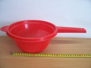 Cedzak-durszlak plastikowy z rączką - Ł003
